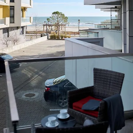 Blue Velvet In Infinity Mamaia