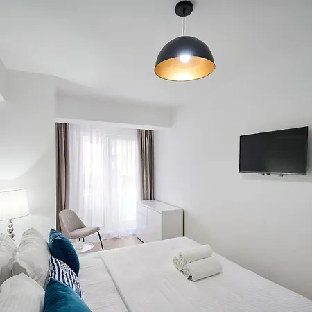 Blue Velvet In Infinity Apartament